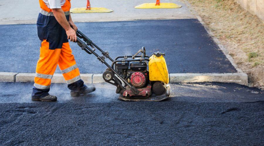 Professional gutter cleaning in Samburg, TN
